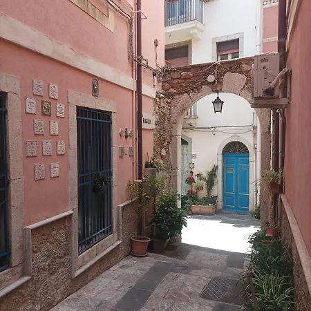 Lyssa Holiday Apartments Taormina Exterior photo